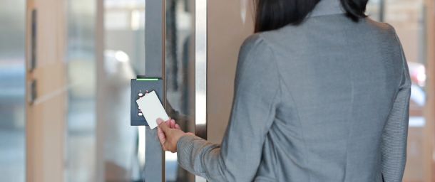 Time will tell: How AI detects attendance irregularities for payroll in real time 