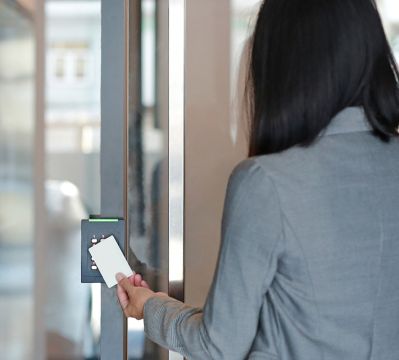 Time will tell: How AI detects attendance irregularities for payroll in real time 